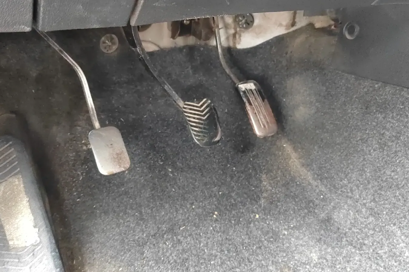 2014 DongFeng Fengon Fengon 330 1.5L 109HP L4 5MT,autocango,china used car exporter,china ev exporter,chinese used car exporter,chinese used ev exporter