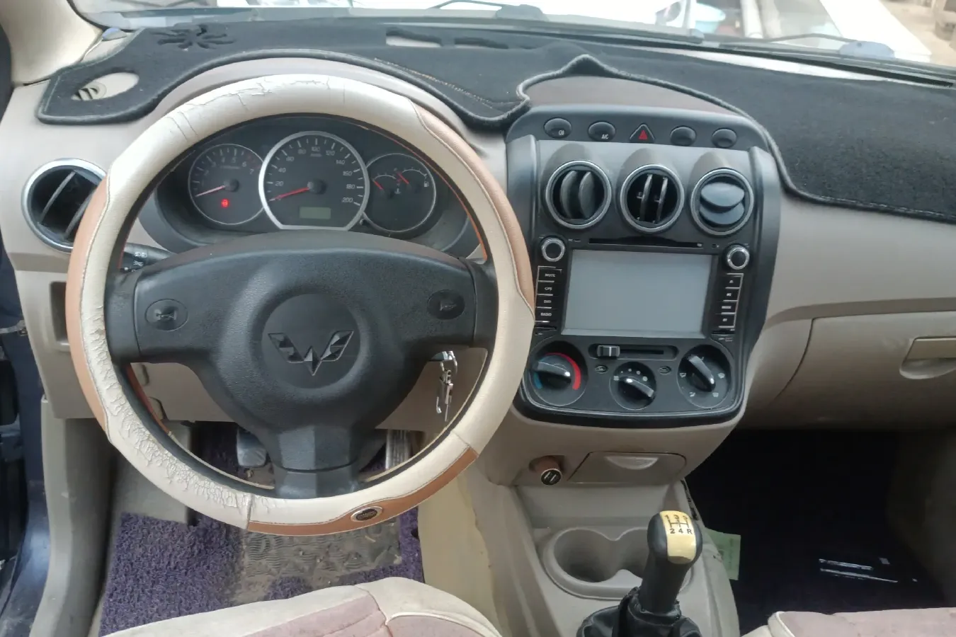 2010 WuLing HongGuang 1.2L 86HP L4 5MT,autocango,china used car exporter,china ev exporter,chinese used car exporter,chinese used ev exporter