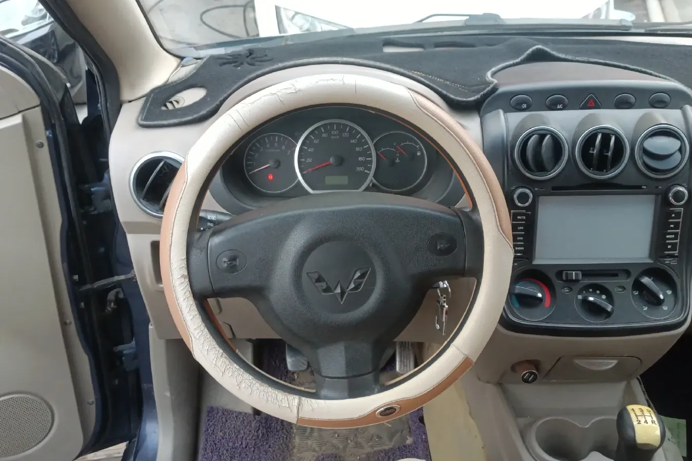 2010 WuLing HongGuang 1.2L 86HP L4 5MT,autocango,china used car exporter,china ev exporter,chinese used car exporter,chinese used ev exporter