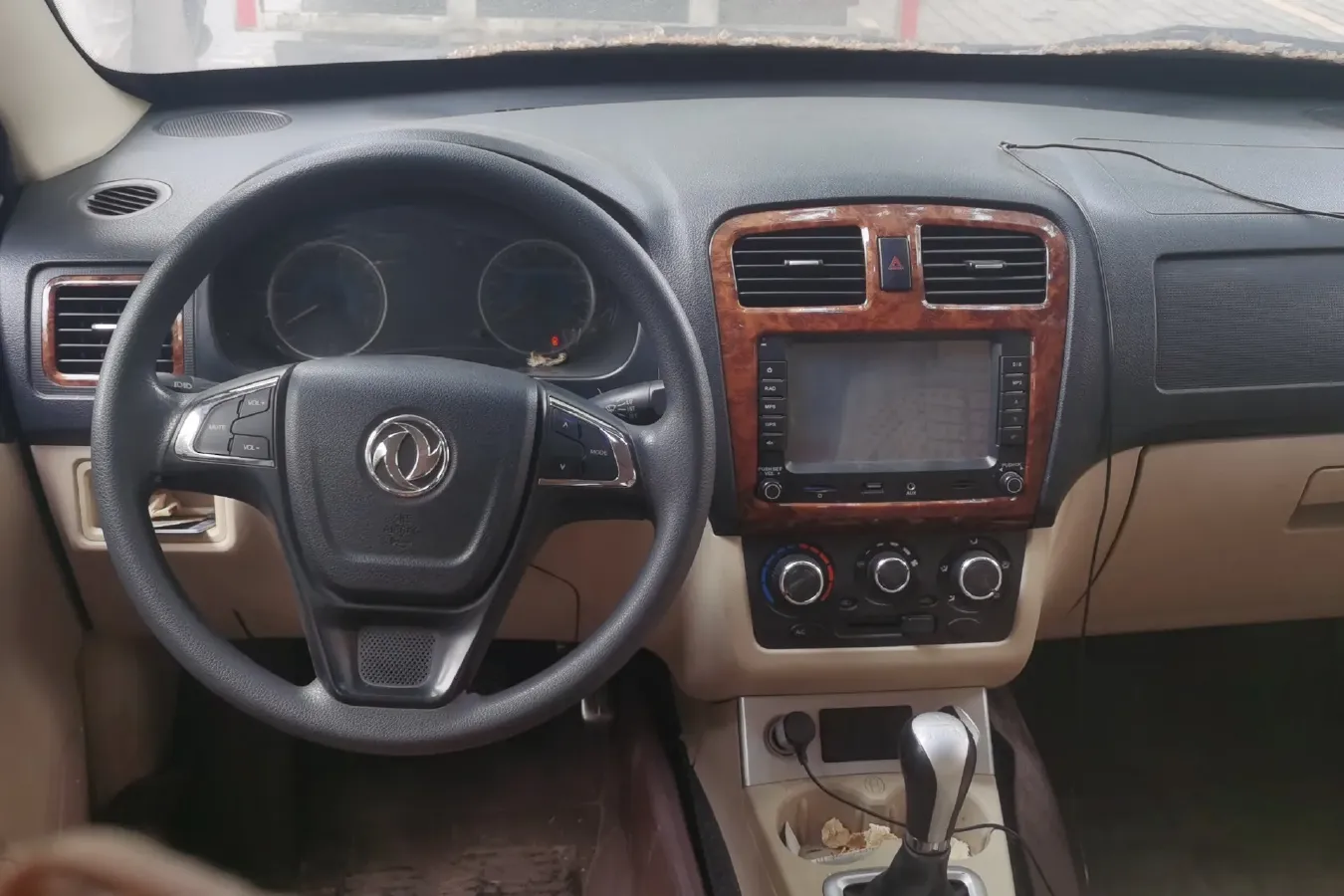 2014 DongFeng Fengon Fengon 330 1.5L 116HP L4 5MT,autocango,china used car exporter,china ev exporter,chinese used car exporter,chinese used ev exporter