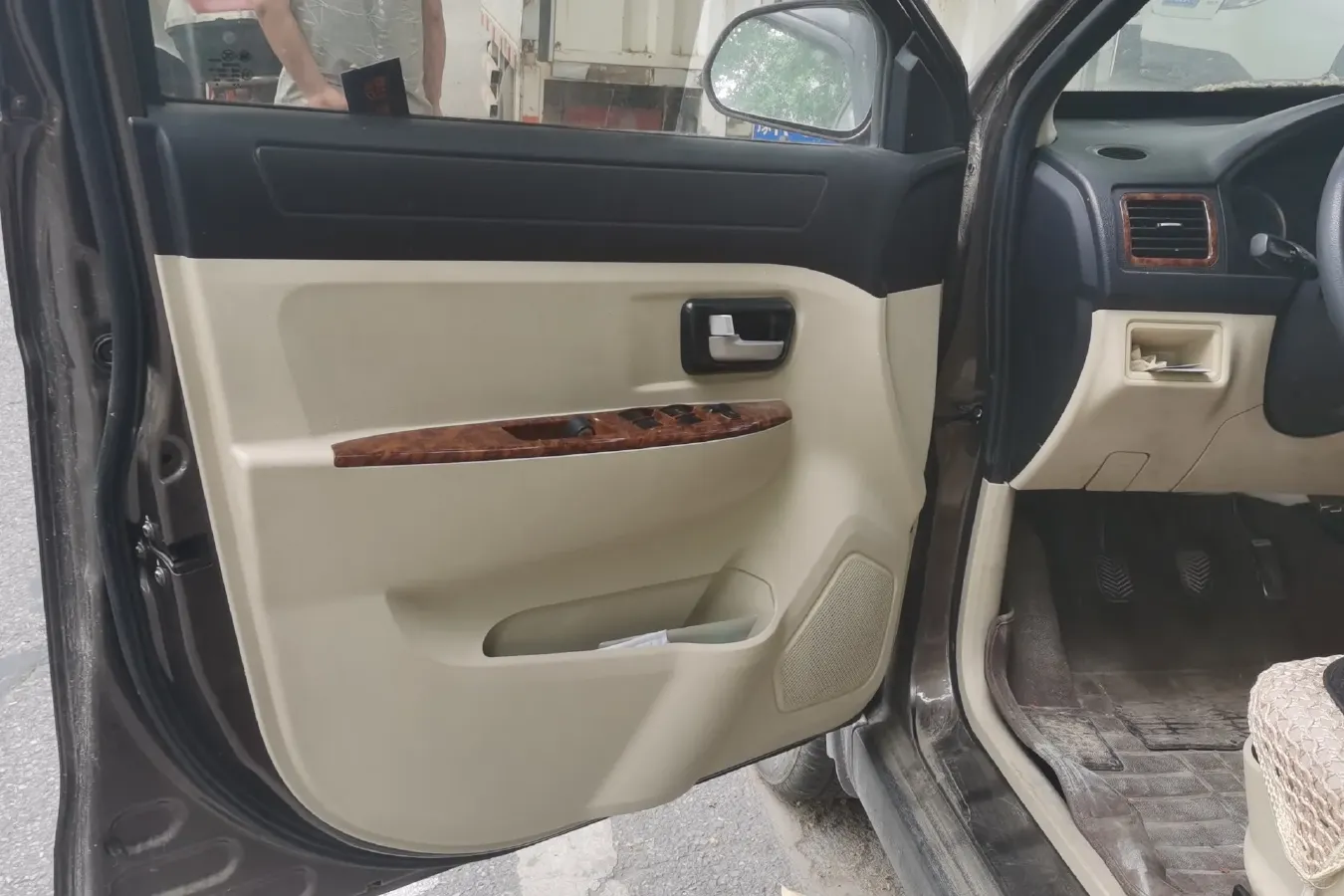 2014 DongFeng Fengon Fengon 330 1.5L 116HP L4 5MT,autocango,china used car exporter,china ev exporter,chinese used car exporter,chinese used ev exporter