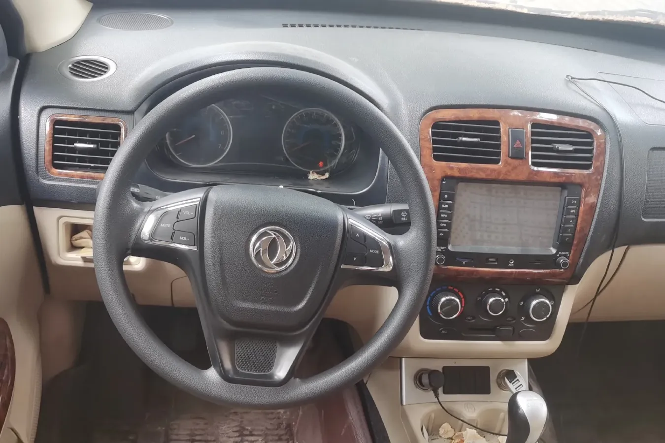 2014 DongFeng Fengon Fengon 330 1.5L 116HP L4 5MT,autocango,china used car exporter,china ev exporter,chinese used car exporter,chinese used ev exporter