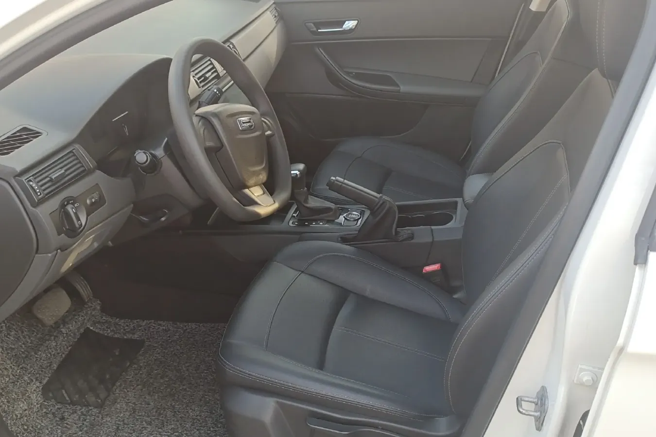 2021 Qoros 3 1.5T 156HP L4 CVT,autocango,china used car exporter,china ev exporter,chinese used car exporter,chinese used ev exporter