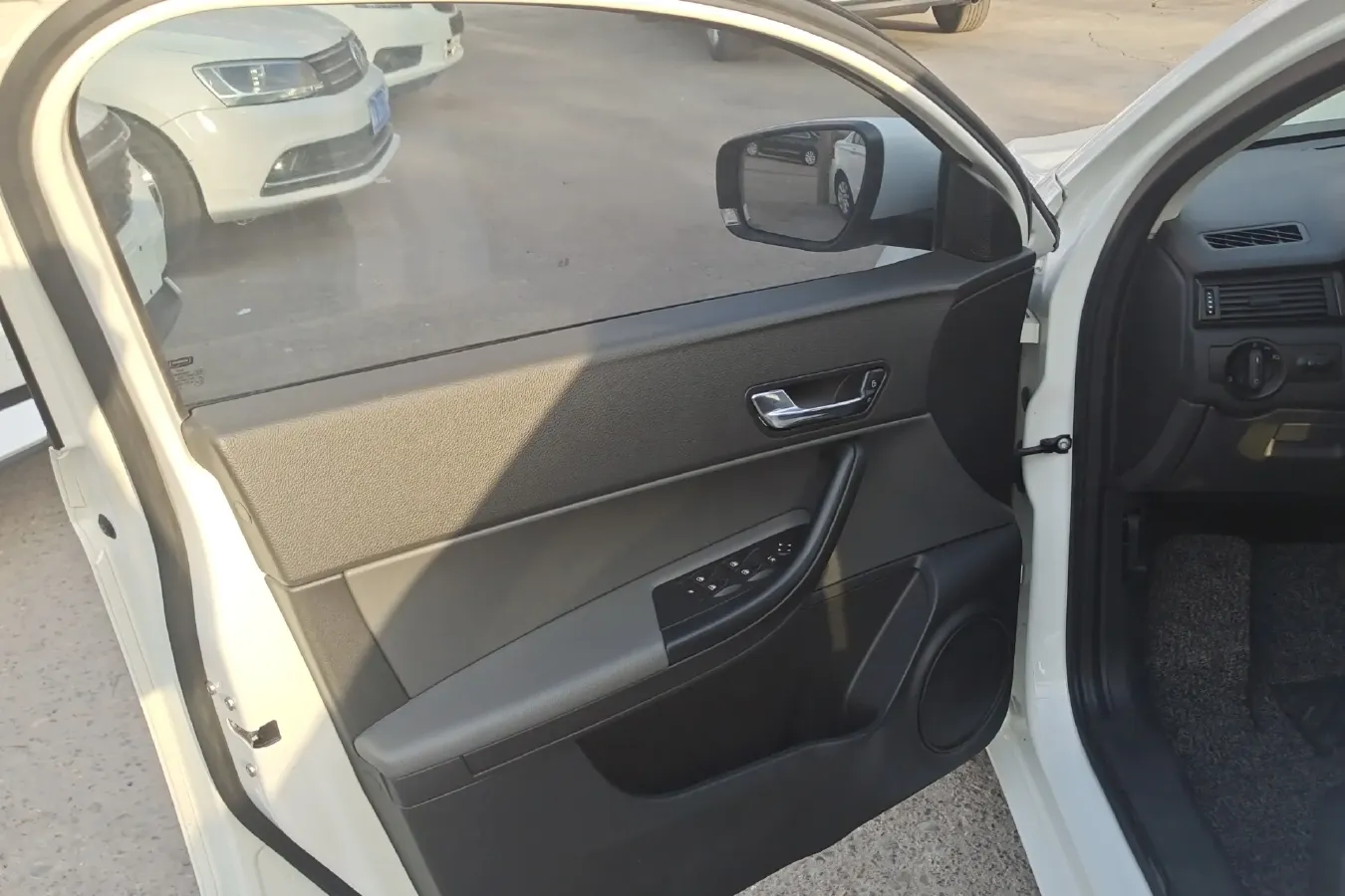 2021 Qoros 3 1.5T 156HP L4 CVT,autocango,china used car exporter,china ev exporter,chinese used car exporter,chinese used ev exporter