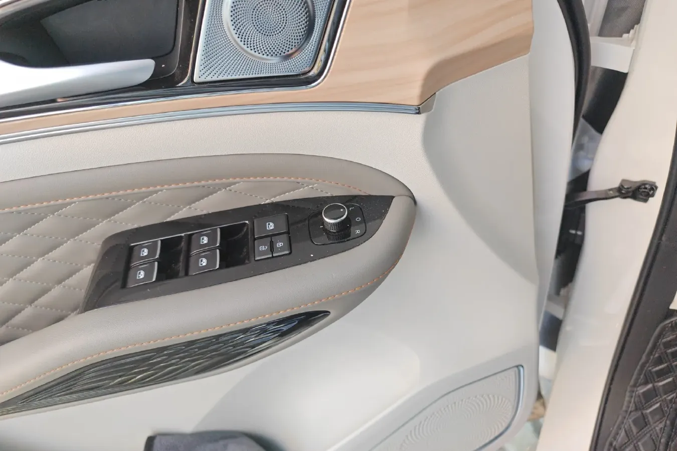 2022 DongFeng Forthing Yacht 1.5T 197HP L4 7DCT,autocango,china used car exporter,china ev exporter,chinese used car exporter,chinese used ev exporter