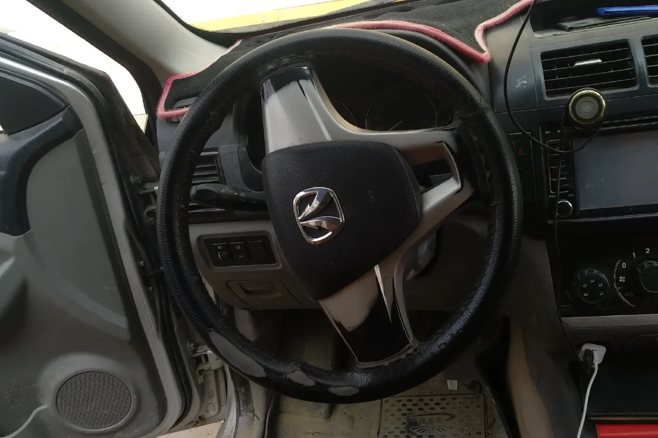 2014 BAIC WeiWang M20 1.5L 102HP L4 5MT,autocango,china used car exporter,china ev exporter,chinese used car exporter,chinese used ev exporter