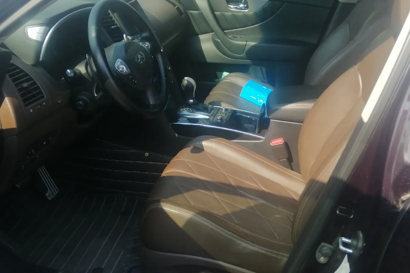 2013 Infiniti QX70 3.7L 351HP V6 7AT,autocango,china used car exporter,china ev exporter,chinese used car exporter,chinese used ev exporter