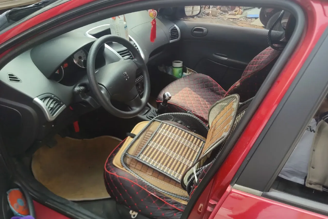 2011 Peugeot 207 1.4L 76HP L4 5MT,autocango,china used car exporter,china ev exporter,chinese used car exporter,chinese used ev exporter