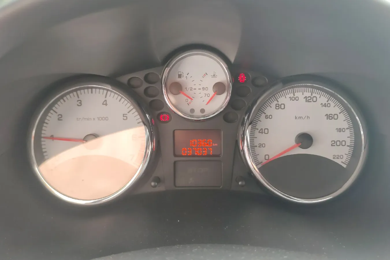 2011 Peugeot 207 1.4L 76HP L4 5MT,autocango,china used car exporter,china ev exporter,chinese used car exporter,chinese used ev exporter