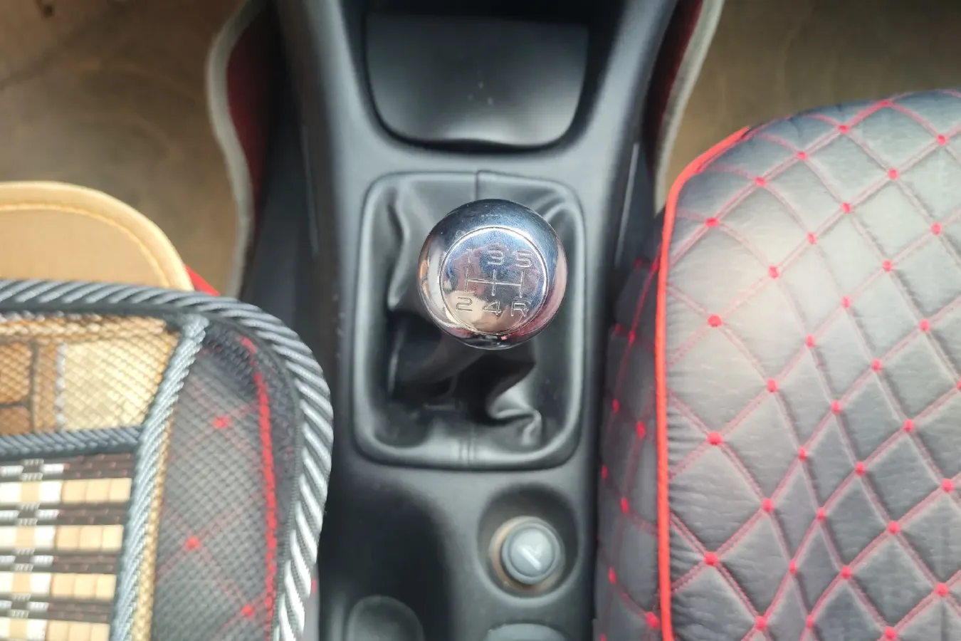 2011 Peugeot 207 1.4L 76HP L4 5MT,autocango,china used car exporter,china ev exporter,chinese used car exporter,chinese used ev exporter