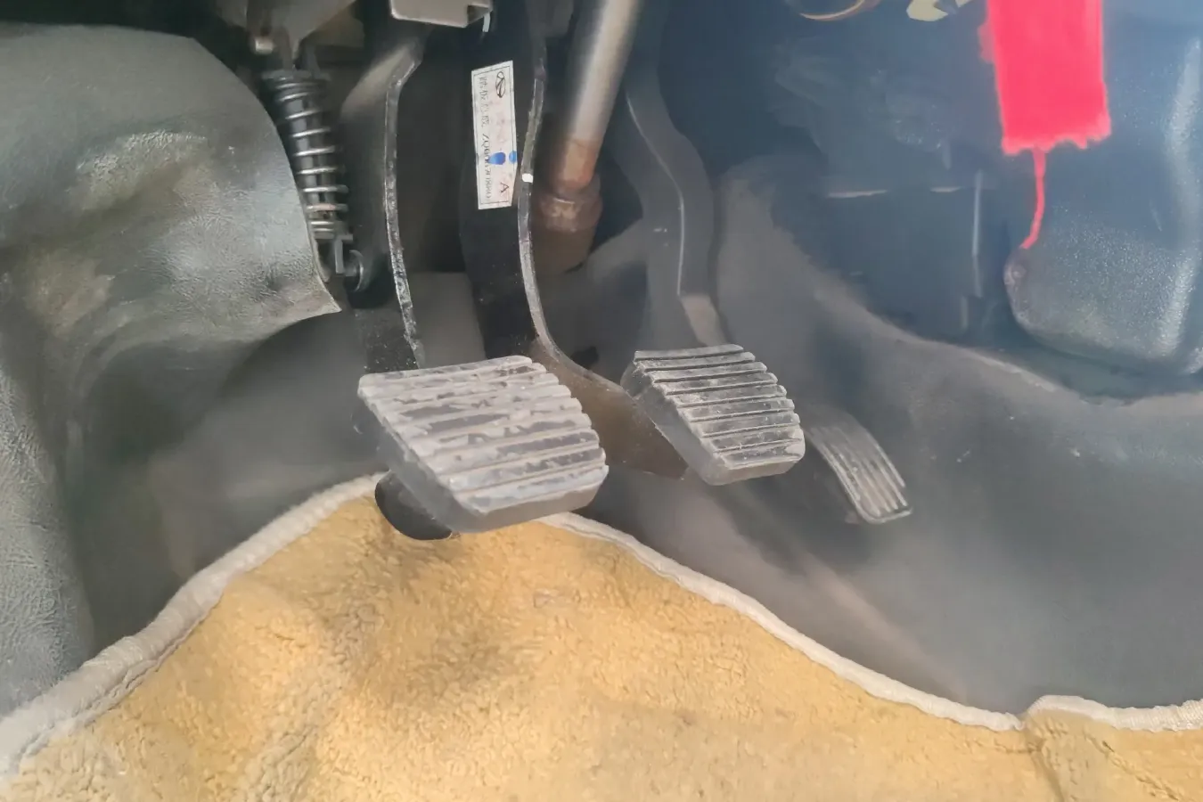 2011 Peugeot 207 1.4L 76HP L4 5MT,autocango,china used car exporter,china ev exporter,chinese used car exporter,chinese used ev exporter