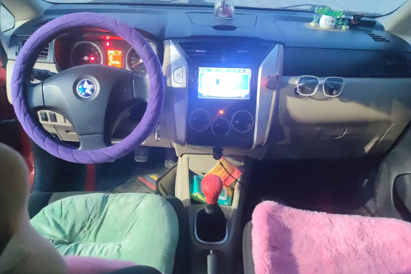 2013 Venucia R50 1.6L 117HP L4 5MT,autocango,china used car exporter,china ev exporter,chinese used car exporter,chinese used ev exporter