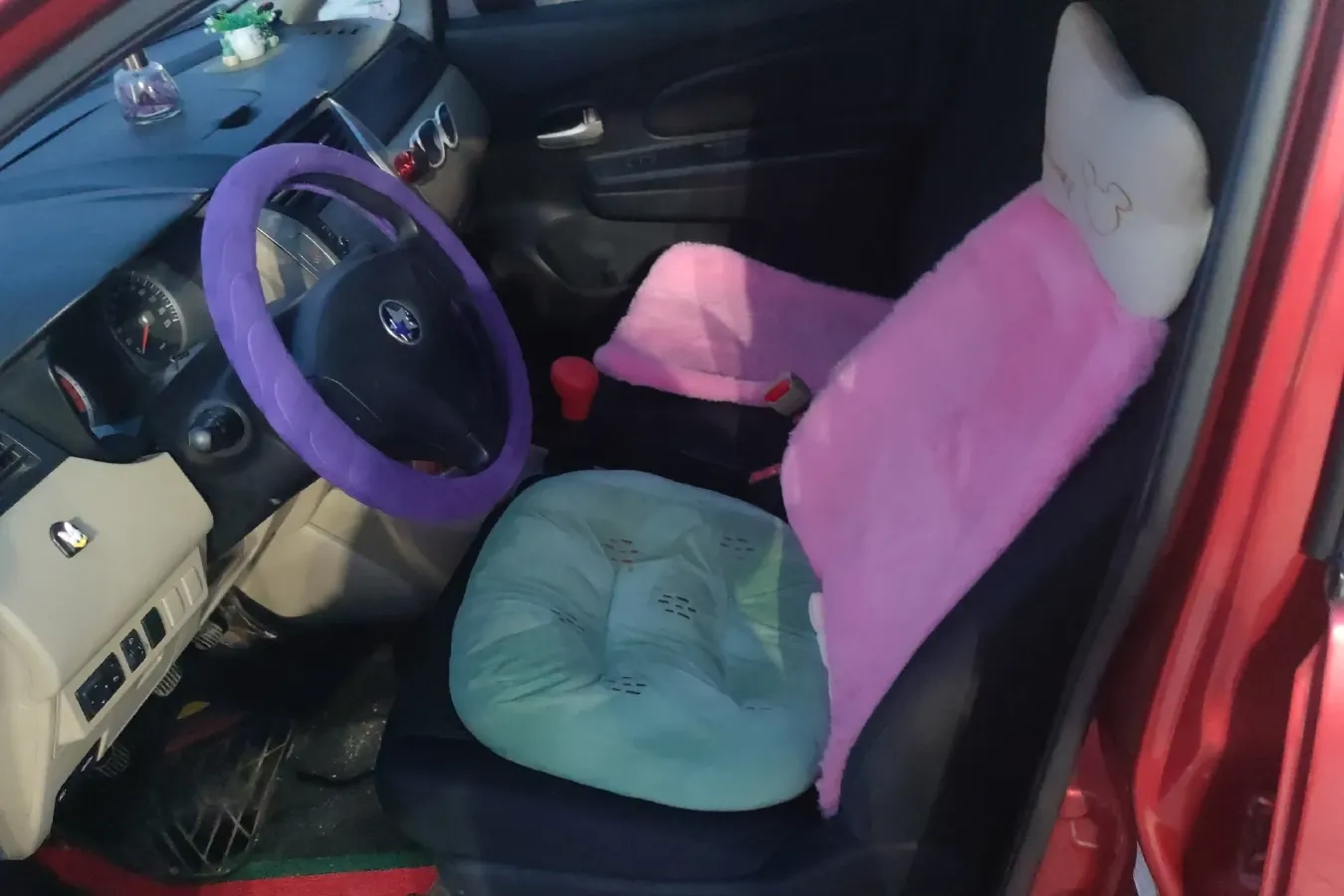 2013 Venucia R50 1.6L 117HP L4 5MT,autocango,china used car exporter,china ev exporter,chinese used car exporter,chinese used ev exporter