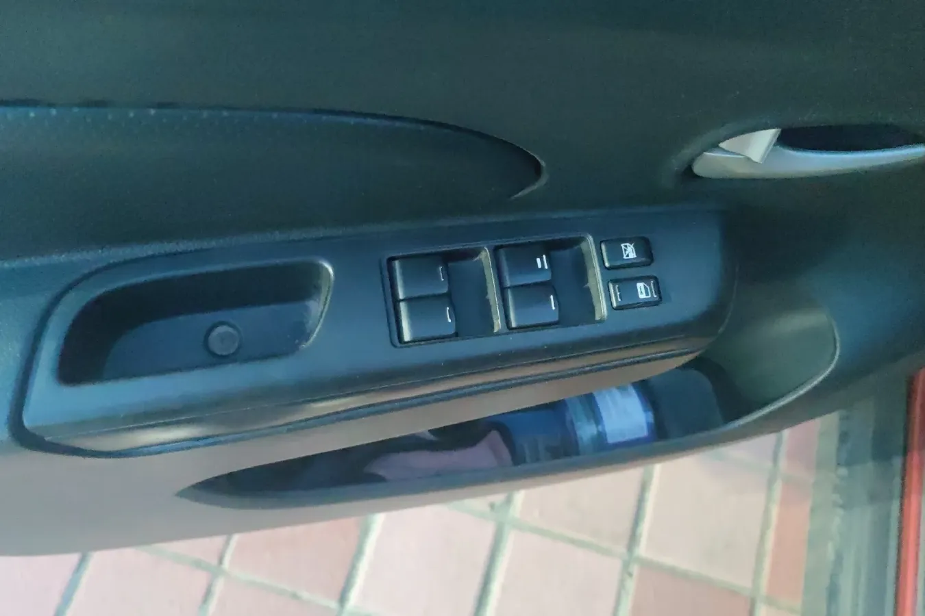 2013 Venucia R50 1.6L 117HP L4 5MT,autocango,china used car exporter,china ev exporter,chinese used car exporter,chinese used ev exporter