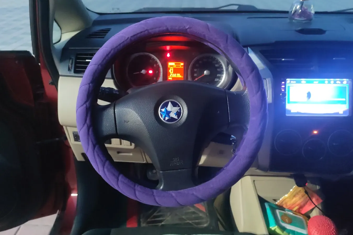 2013 Venucia R50 1.6L 117HP L4 5MT,autocango,china used car exporter,china ev exporter,chinese used car exporter,chinese used ev exporter