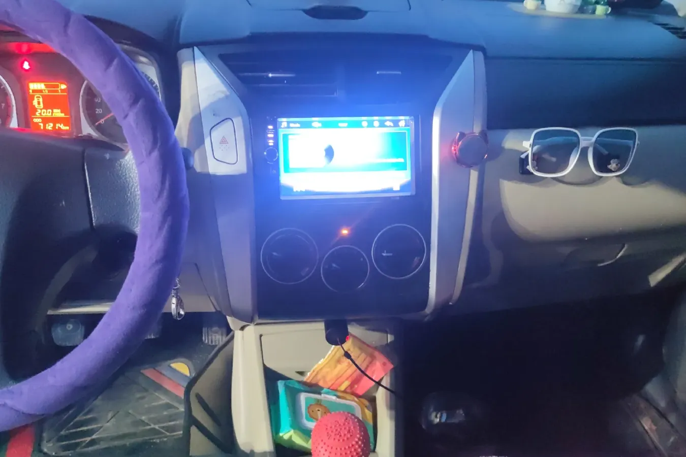 2013 Venucia R50 1.6L 117HP L4 5MT,autocango,china used car exporter,china ev exporter,chinese used car exporter,chinese used ev exporter