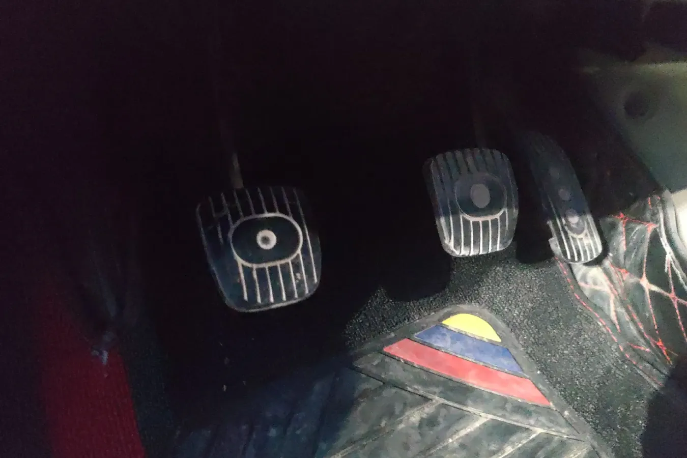 2013 Venucia R50 1.6L 117HP L4 5MT,autocango,china used car exporter,china ev exporter,chinese used car exporter,chinese used ev exporter