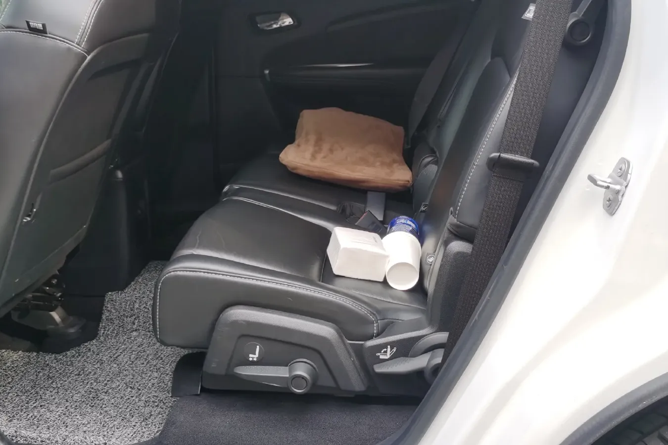 2013 Fiat Freemont 2.4L 170HP L4 6AT,autocango,china used car exporter,china ev exporter,chinese used car exporter,chinese used ev exporter