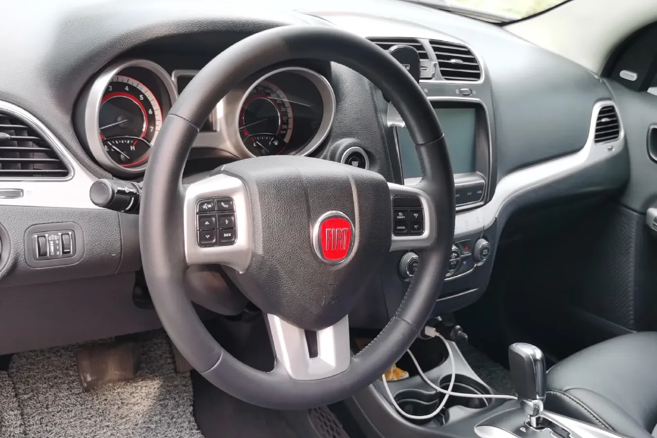 2013 Fiat Freemont 2.4L 170HP L4 6AT,autocango,china used car exporter,china ev exporter,chinese used car exporter,chinese used ev exporter