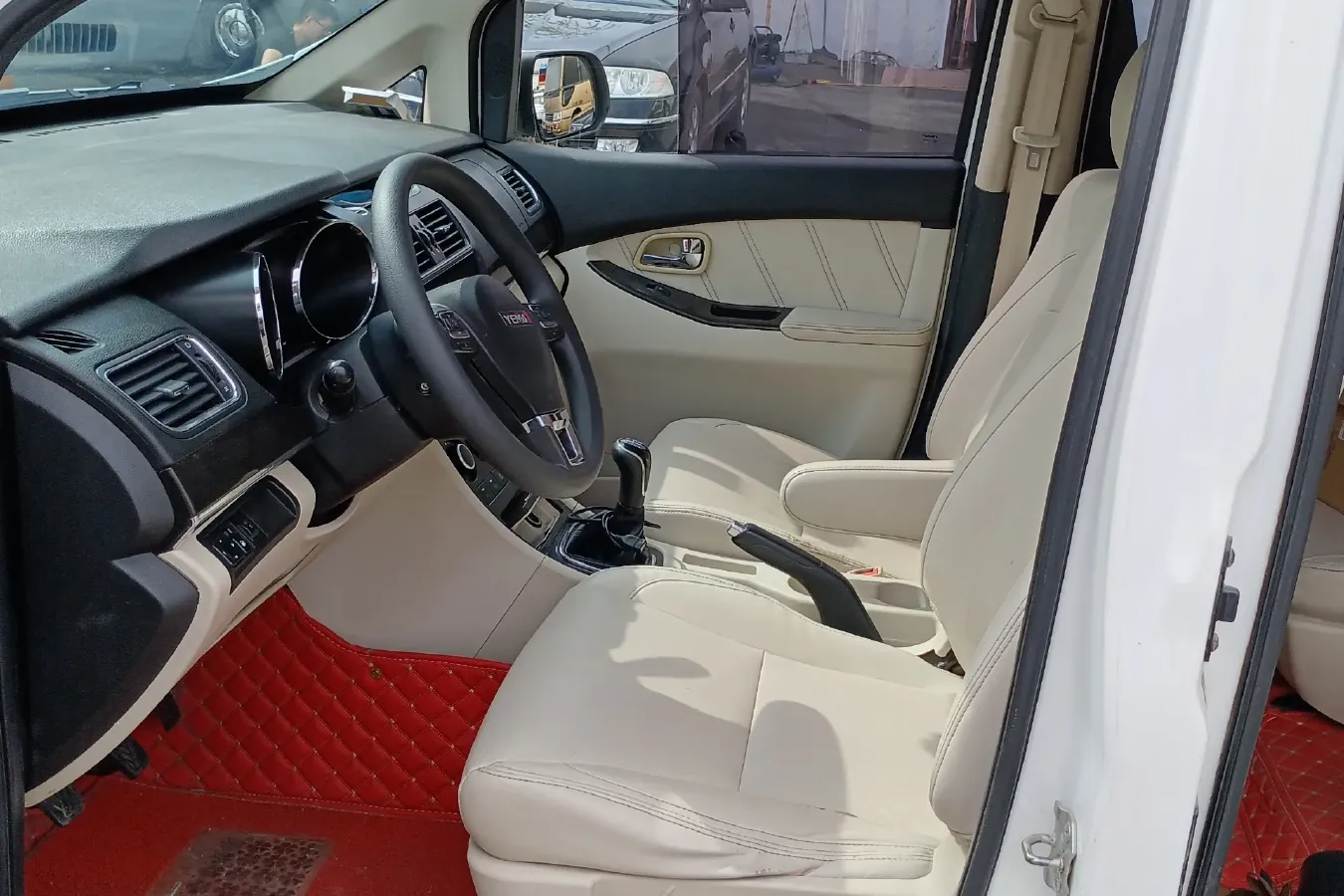 2018 Yema SiPaiKa 1.5L 112HP L4 5MT,autocango,china used car exporter,china ev exporter,chinese used car exporter,chinese used ev exporter