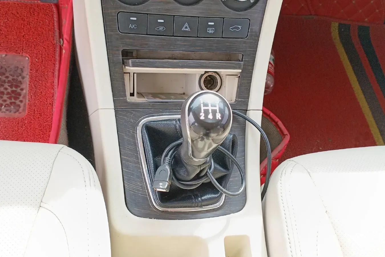 2018 Yema SiPaiKa 1.5L 112HP L4 5MT,autocango,china used car exporter,china ev exporter,chinese used car exporter,chinese used ev exporter