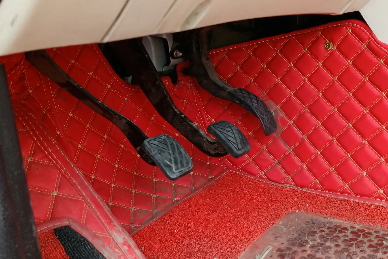 2018 Yema SiPaiKa 1.5L 112HP L4 5MT,autocango,china used car exporter,china ev exporter,chinese used car exporter,chinese used ev exporter