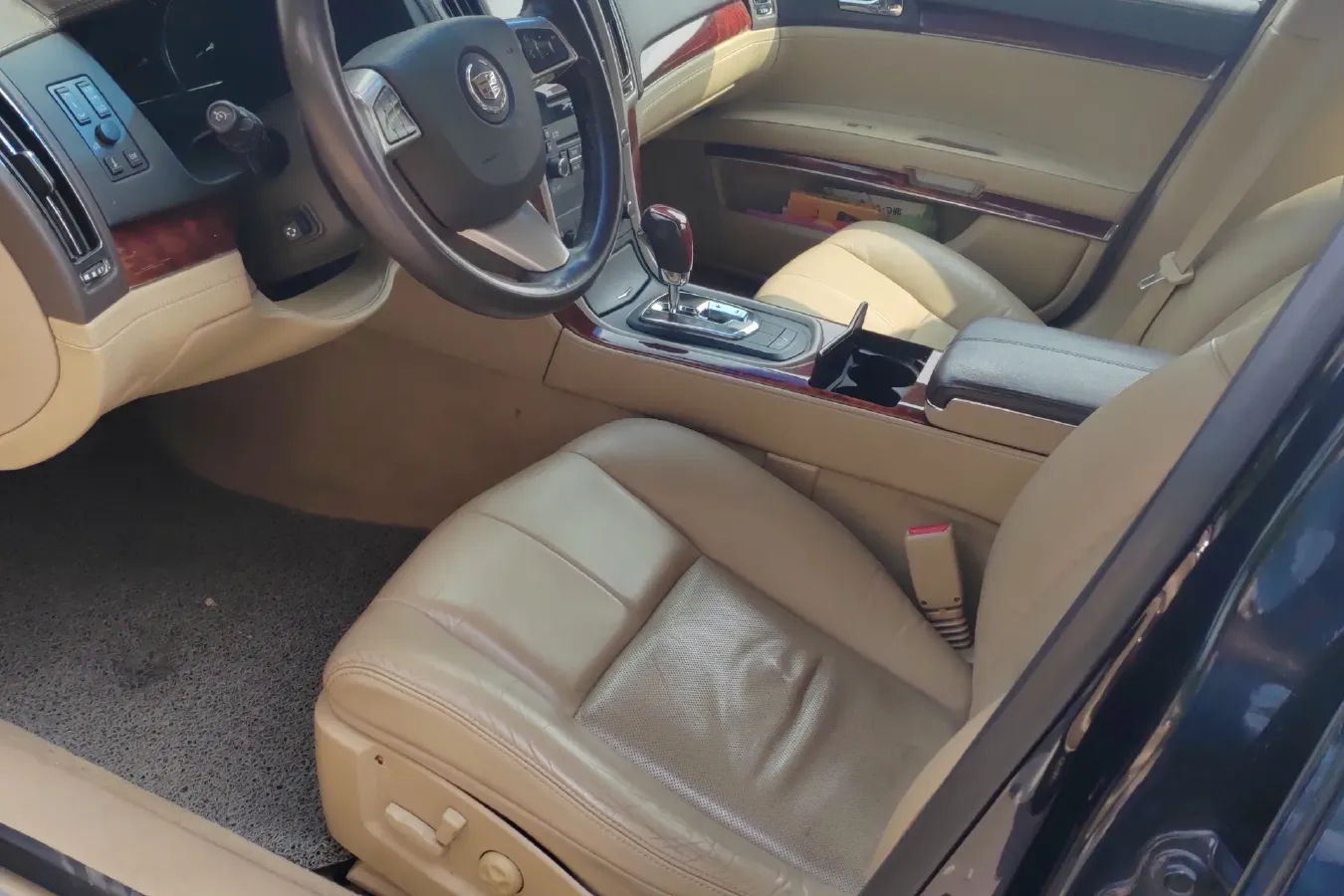 2010 Cadillac SLS 3.0L 272HP V6 6AT,autocango,china used car exporter,china ev exporter,chinese used car exporter,chinese used ev exporter