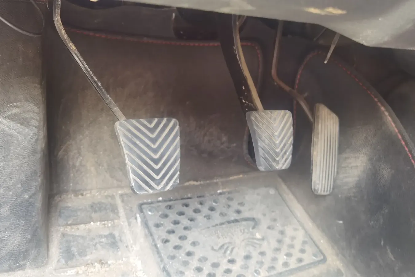 2013 Leopaard Black King Kong 2.2L 129HP L4 5MT,autocango,china used car exporter,china ev exporter,chinese used car exporter,chinese used ev exporter