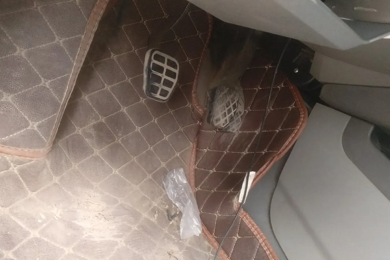 2008 Volkswagen Santana Vista 1.8L 101HP L4 5MT,autocango,china used car exporter,china ev exporter,chinese used car exporter,chinese used ev exporter