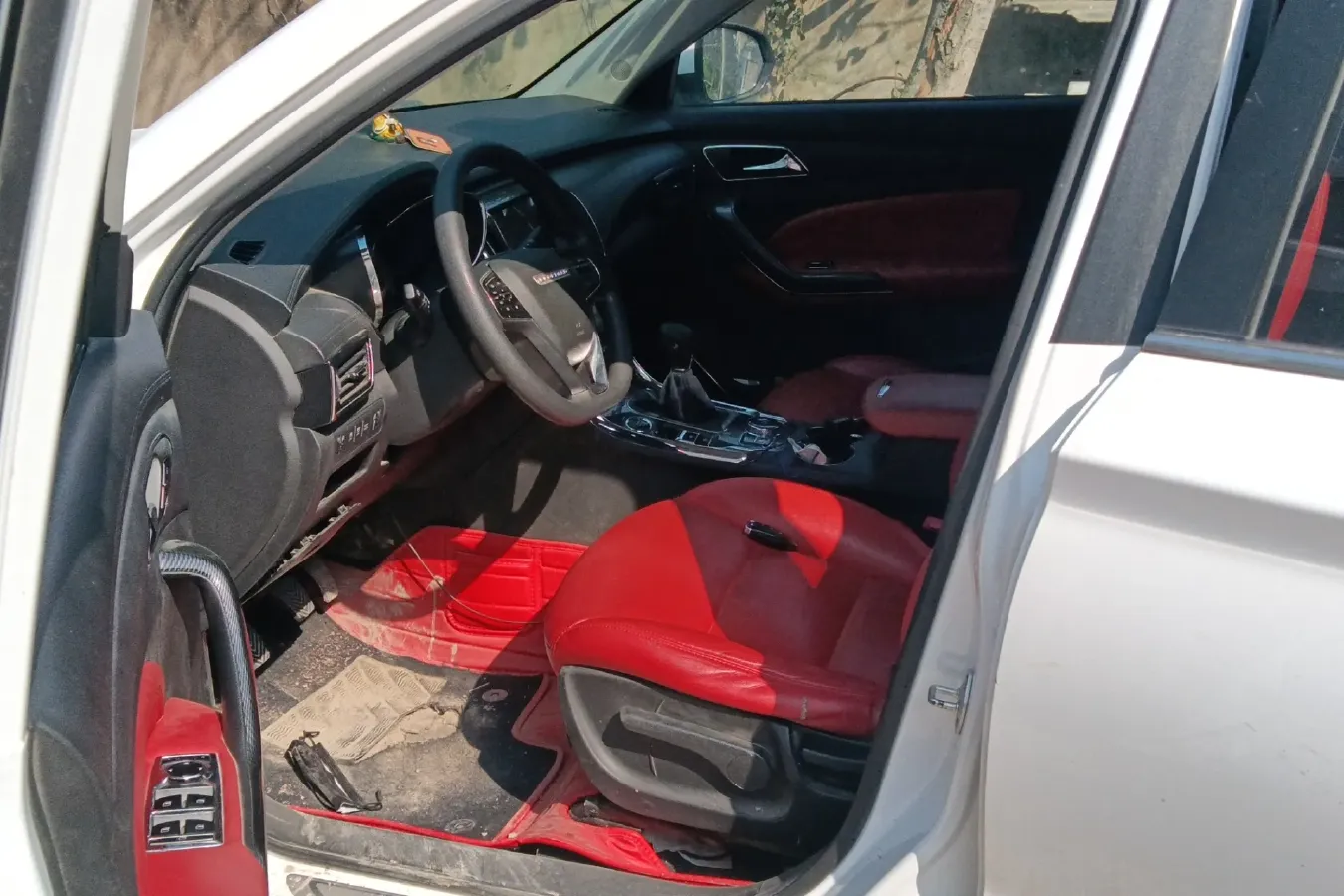 2017 Leopaard CS9 1.5L 113HP L4 5MT,autocango,china used car exporter,china ev exporter,chinese used car exporter,chinese used ev exporter