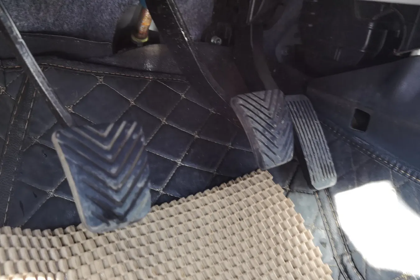 2011 Hyundai Celesta 1.6L 123HP L4 5MT,autocango,china used car exporter,china ev exporter,chinese used car exporter,chinese used ev exporter