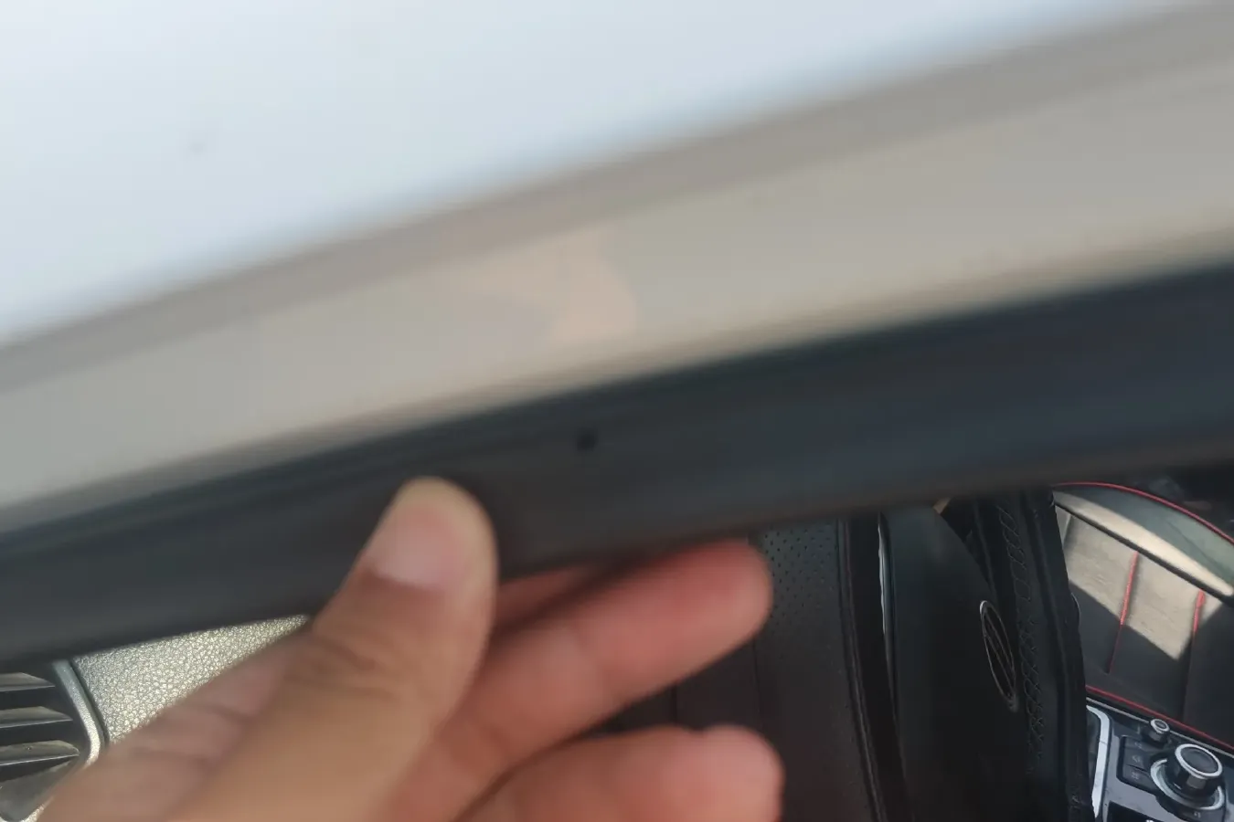 2018 FAW Senia R9 1.2T 143HP L4 5MT,autocango,china used car exporter,china ev exporter,chinese used car exporter,chinese used ev exporter