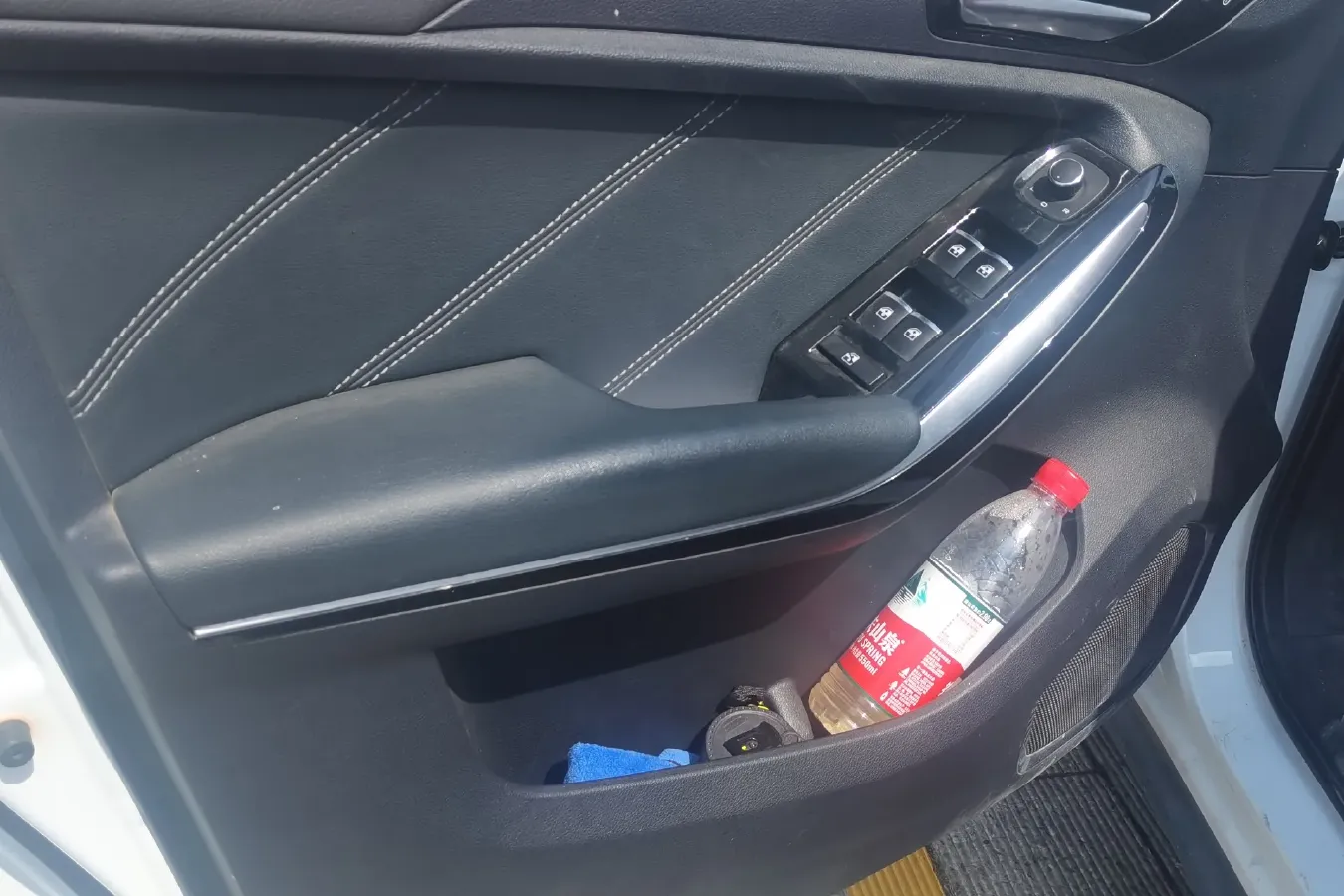 2018 FAW Senia R9 1.2T 143HP L4 5MT,autocango,china used car exporter,china ev exporter,chinese used car exporter,chinese used ev exporter