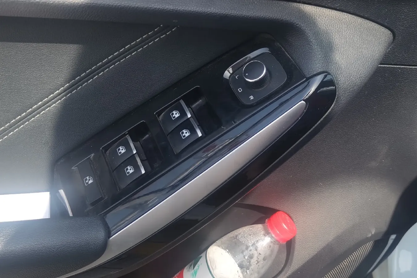 2018 FAW Senia R9 1.2T 143HP L4 5MT,autocango,china used car exporter,china ev exporter,chinese used car exporter,chinese used ev exporter