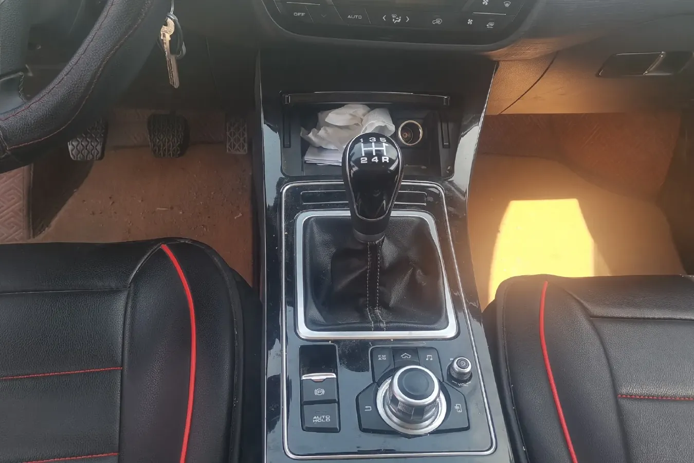 2018 FAW Senia R9 1.2T 143HP L4 5MT,autocango,china used car exporter,china ev exporter,chinese used car exporter,chinese used ev exporter