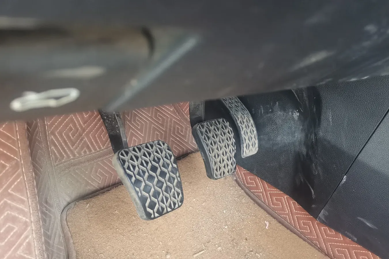 2018 FAW Senia R9 1.2T 143HP L4 5MT,autocango,china used car exporter,china ev exporter,chinese used car exporter,chinese used ev exporter