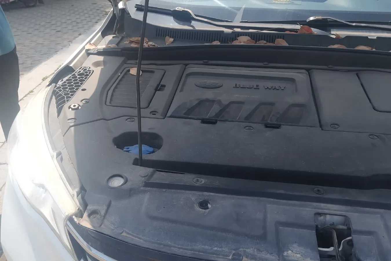 2018 FAW Senia R9 1.2T 143HP L4 5MT,autocango,china used car exporter,china ev exporter,chinese used car exporter,chinese used ev exporter