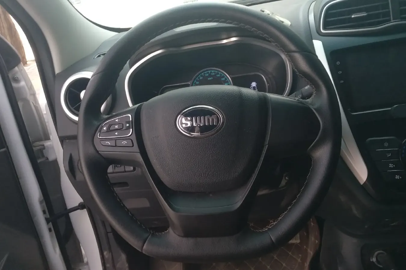 2022 SWM X3 1.5L 112HP L4 5MT,autocango,china used car exporter,china ev exporter,chinese used car exporter,chinese used ev exporter