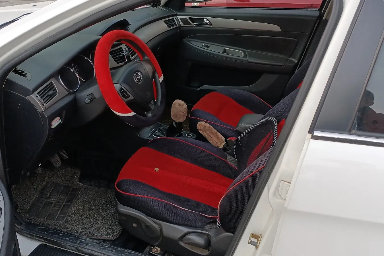 2012 DongFeng Aeolus H30 1.6L 106HP L4 5MT,autocango,china used car exporter,china ev exporter,chinese used car exporter,chinese used ev exporter