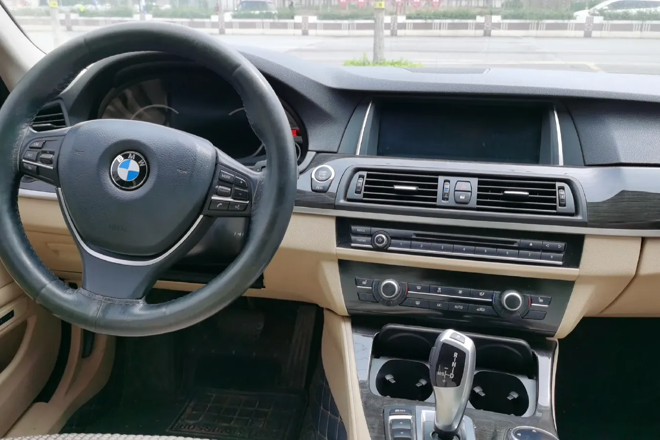 2014 BMW 5 Series 2.0T 218HP L4 8AT,autocango,china used car exporter,china ev exporter,chinese used car exporter,chinese used ev exporter