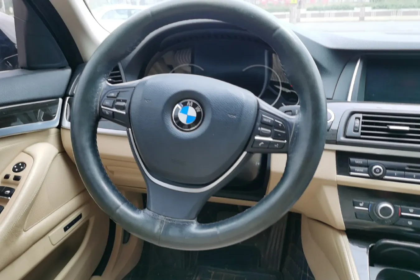2014 BMW 5 Series 2.0T 218HP L4 8AT,autocango,china used car exporter,china ev exporter,chinese used car exporter,chinese used ev exporter
