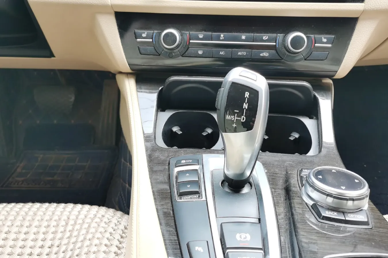 2014 BMW 5 Series 2.0T 218HP L4 8AT,autocango,china used car exporter,china ev exporter,chinese used car exporter,chinese used ev exporter