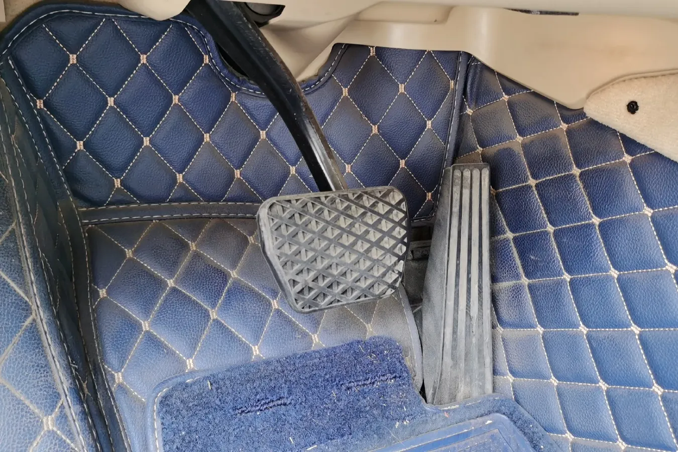 2014 BMW 5 Series 2.0T 218HP L4 8AT,autocango,china used car exporter,china ev exporter,chinese used car exporter,chinese used ev exporter