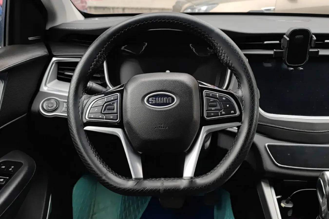 2018 SWM G01 1.5T 156HP L4 6AT,autocango,china used car exporter,china ev exporter,chinese used car exporter,chinese used ev exporter