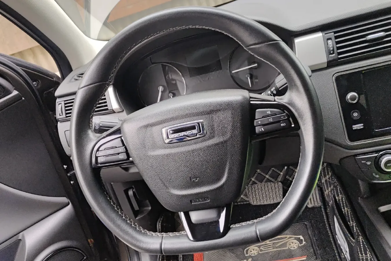 2014 Qoros 3 1.6L 126HP L4 6DCT,autocango,china used car exporter,china ev exporter,chinese used car exporter,chinese used ev exporter