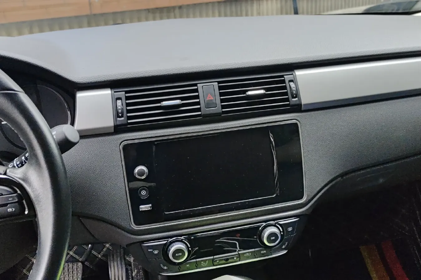 2014 Qoros 3 1.6L 126HP L4 6DCT,autocango,china used car exporter,china ev exporter,chinese used car exporter,chinese used ev exporter