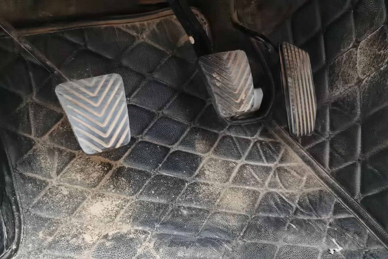 2013 Leopaard Black King Kong 2.2L 129HP L4 5MT,autocango,china used car exporter,china ev exporter,chinese used car exporter,chinese used ev exporter