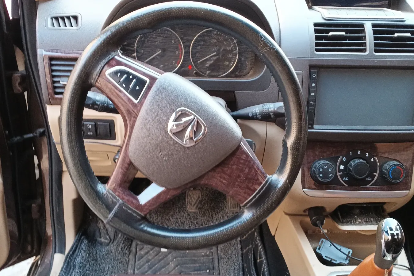 2015 BAIC WeiWang M30 1.5L 116HP L4 5MT,autocango,china used car exporter,china ev exporter,chinese used car exporter,chinese used ev exporter