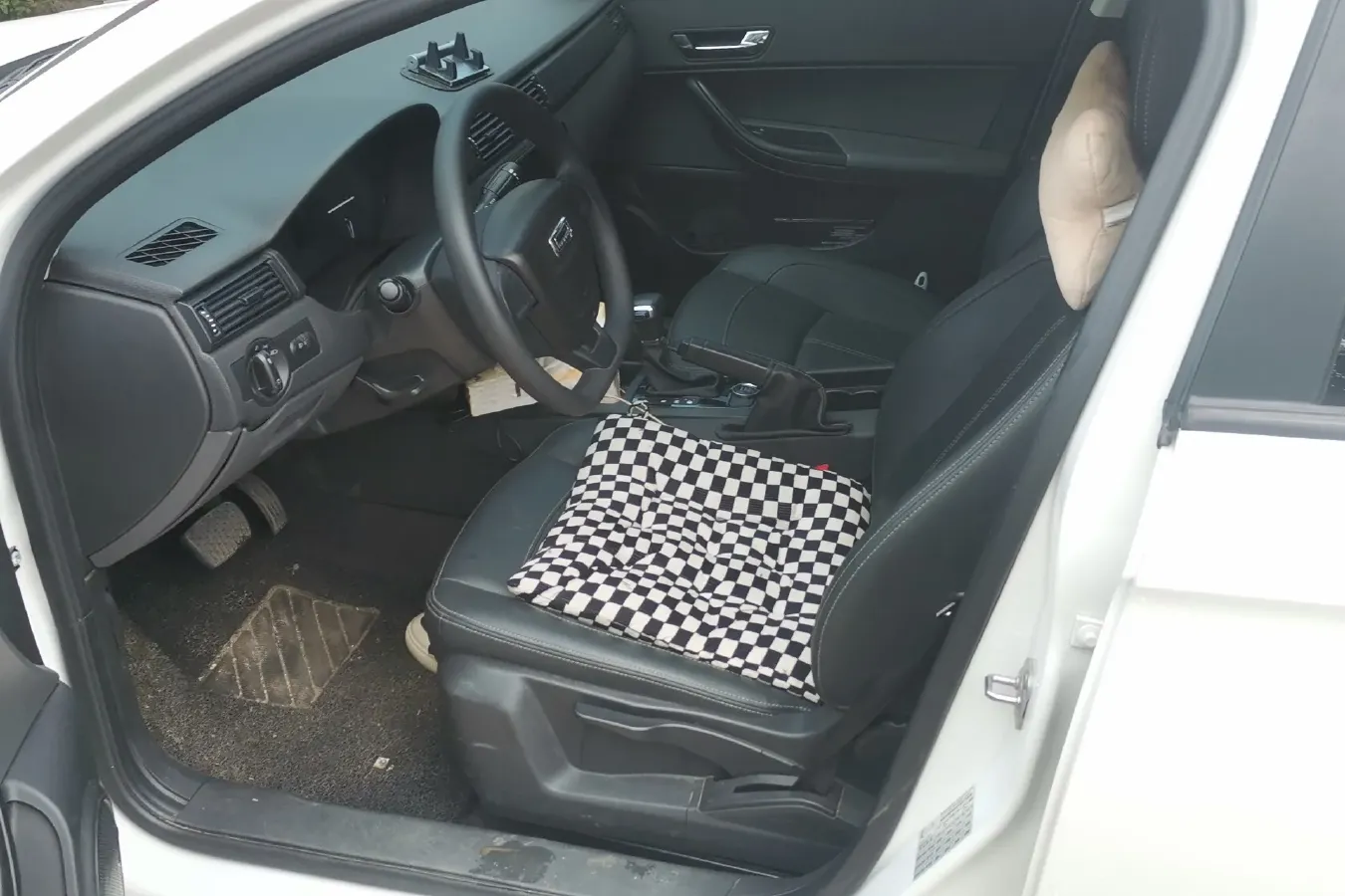 2021 Qoros 3 1.5T 156HP L4 CVT,autocango,china used car exporter,china ev exporter,chinese used car exporter,chinese used ev exporter