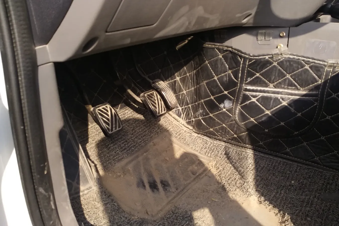 2014 BAIC WeiWang M20 1.5L 102HP L4 5MT,autocango,china used car exporter,china ev exporter,chinese used car exporter,chinese used ev exporter